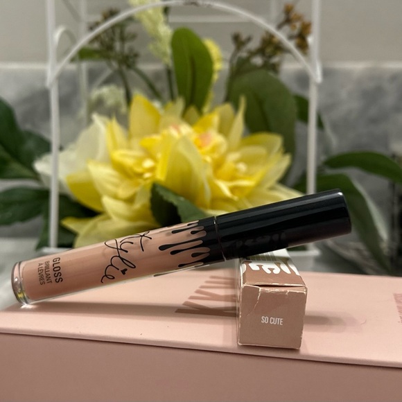 Kylie Cosmetics Gloss - Picture 3 of 4